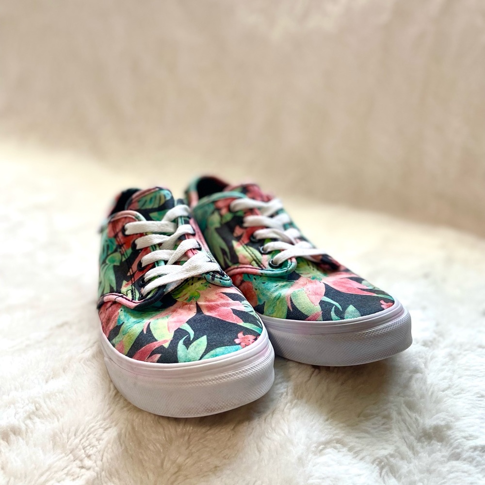 Tropical Vans size 9W/7M